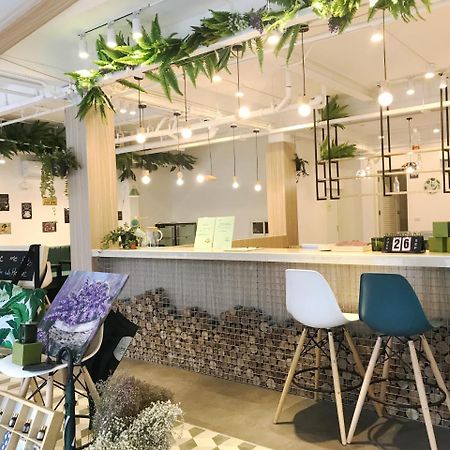 Folk Poshtel Asok Hostel Bangkok Exterior foto