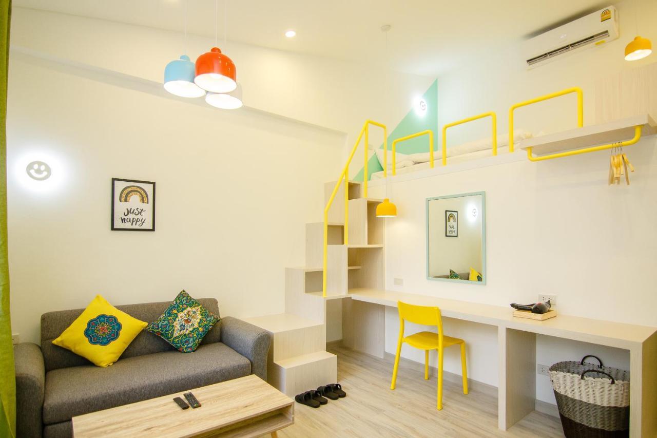 Folk Poshtel Asok Hostel Bangkok Exterior foto