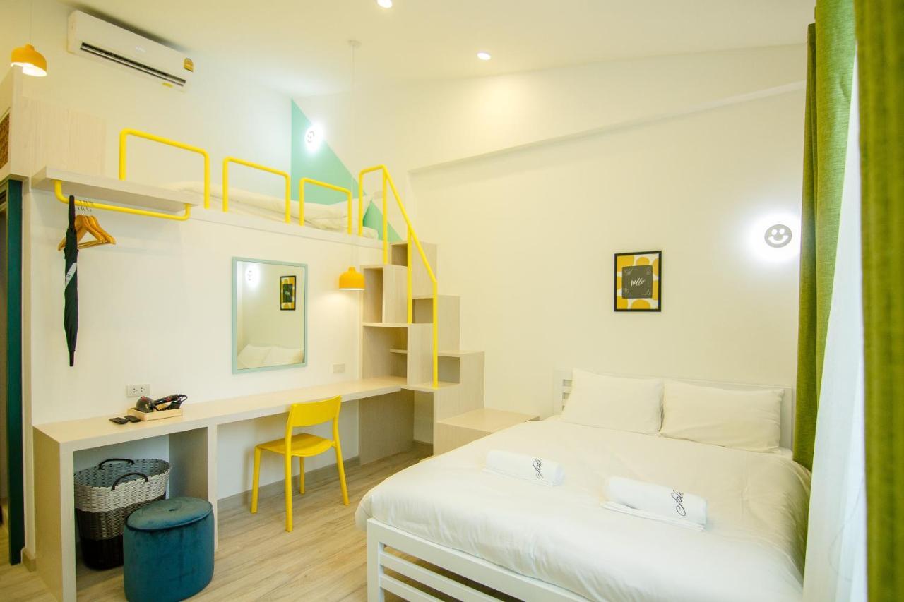 Folk Poshtel Asok Hostel Bangkok Exterior foto