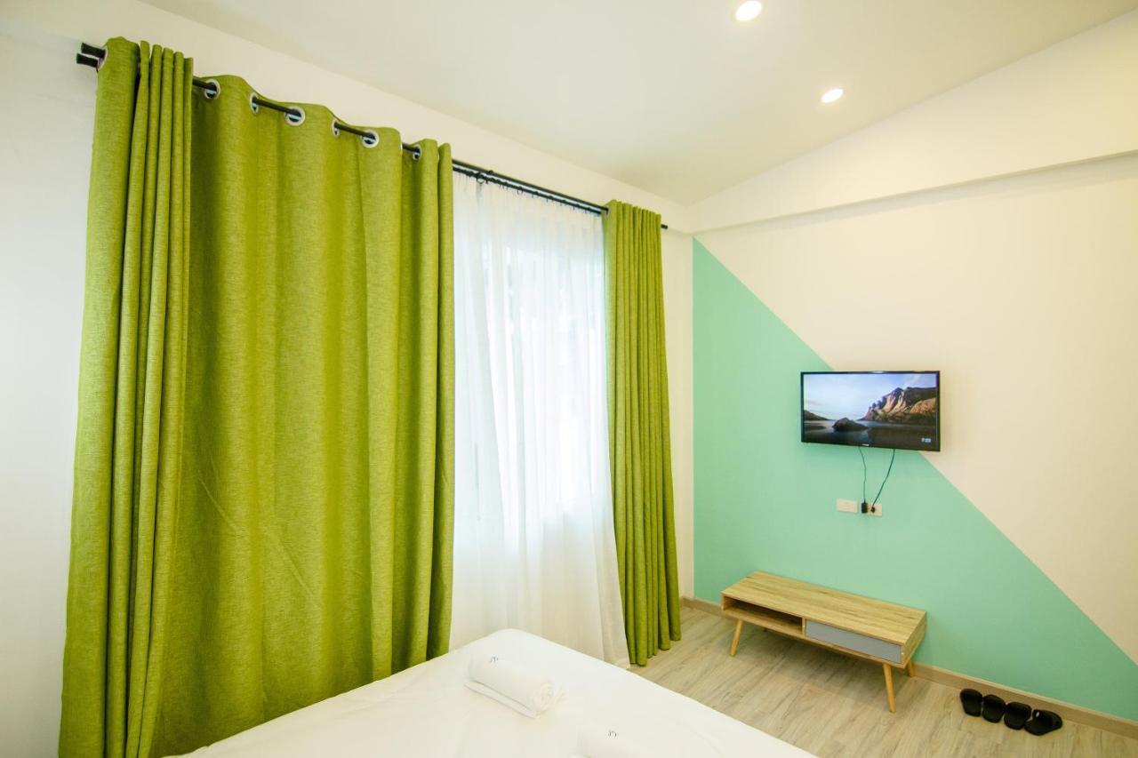 Folk Poshtel Asok Hostel Bangkok Exterior foto