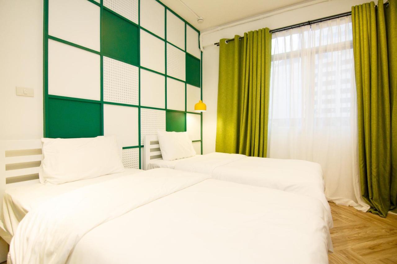 Folk Poshtel Asok Hostel Bangkok Exterior foto