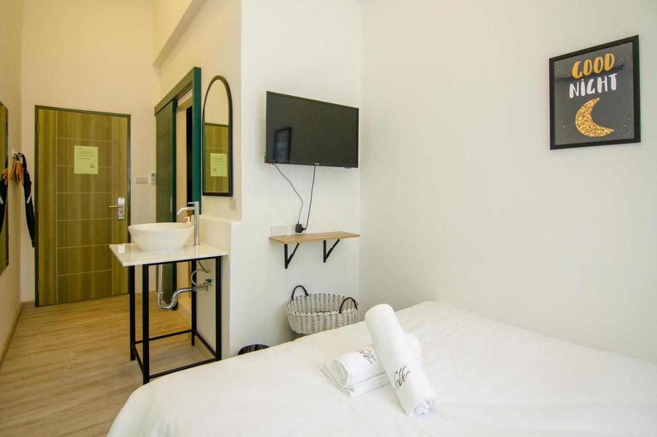 Folk Poshtel Asok Hostel Bangkok Exterior foto