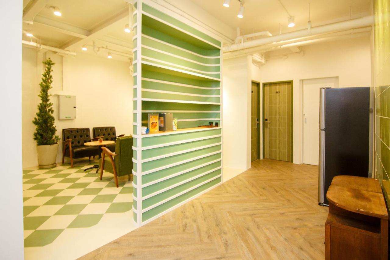 Folk Poshtel Asok Hostel Bangkok Exterior foto