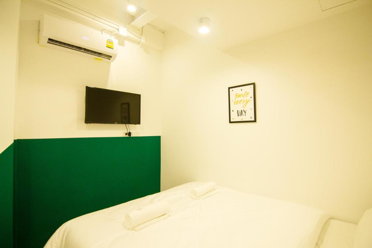 Folk Poshtel Asok Hostel Bangkok Exterior foto