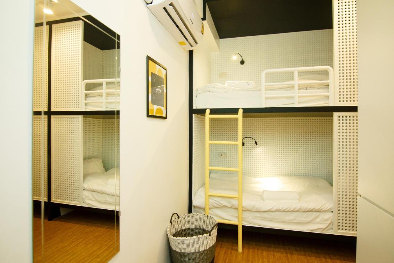 Folk Poshtel Asok Hostel Bangkok Exterior foto