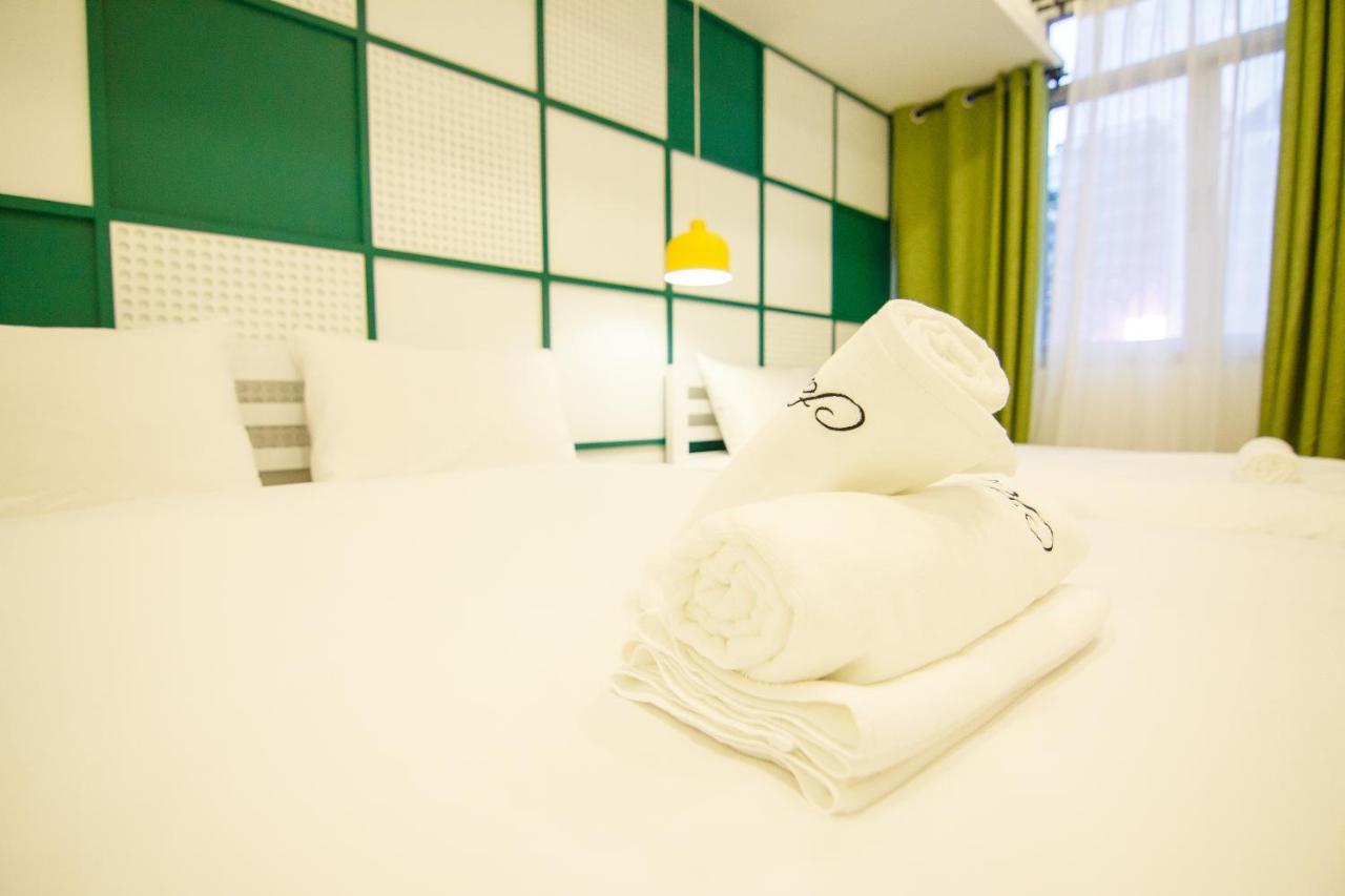 Folk Poshtel Asok Hostel Bangkok Exterior foto