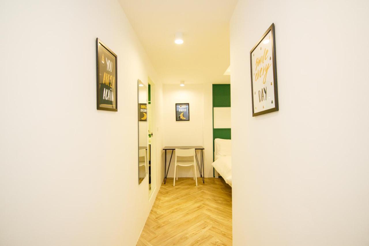 Folk Poshtel Asok Hostel Bangkok Exterior foto