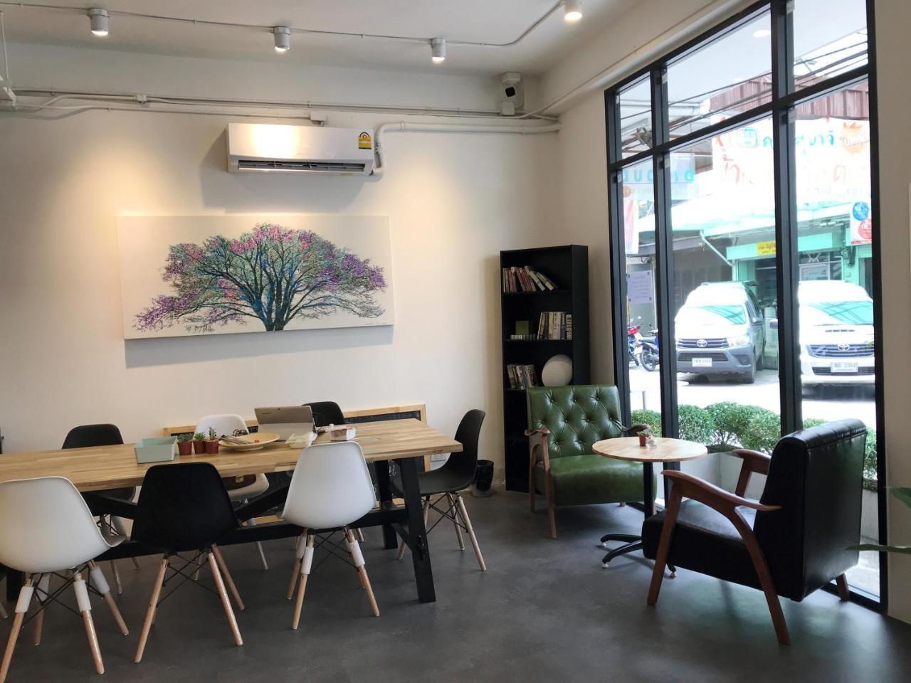 Folk Poshtel Asok Hostel Bangkok Exterior foto