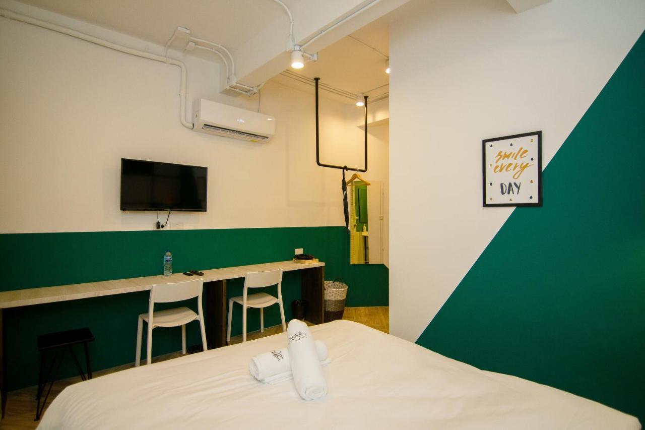 Folk Poshtel Asok Hostel Bangkok Exterior foto