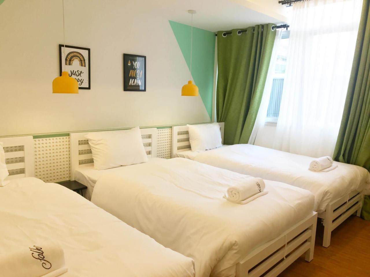 Folk Poshtel Asok Hostel Bangkok Exterior foto