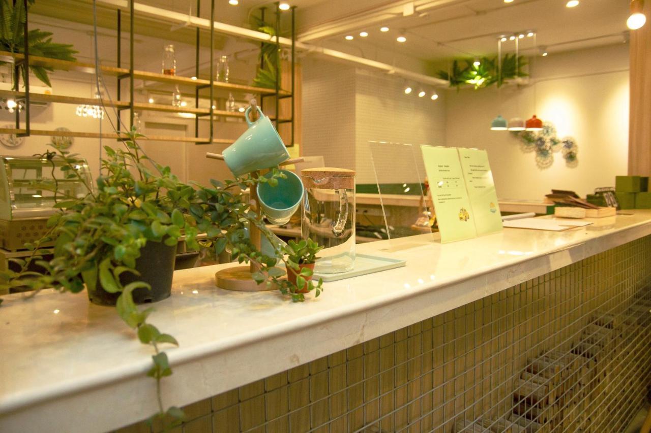 Folk Poshtel Asok Hostel Bangkok Exterior foto