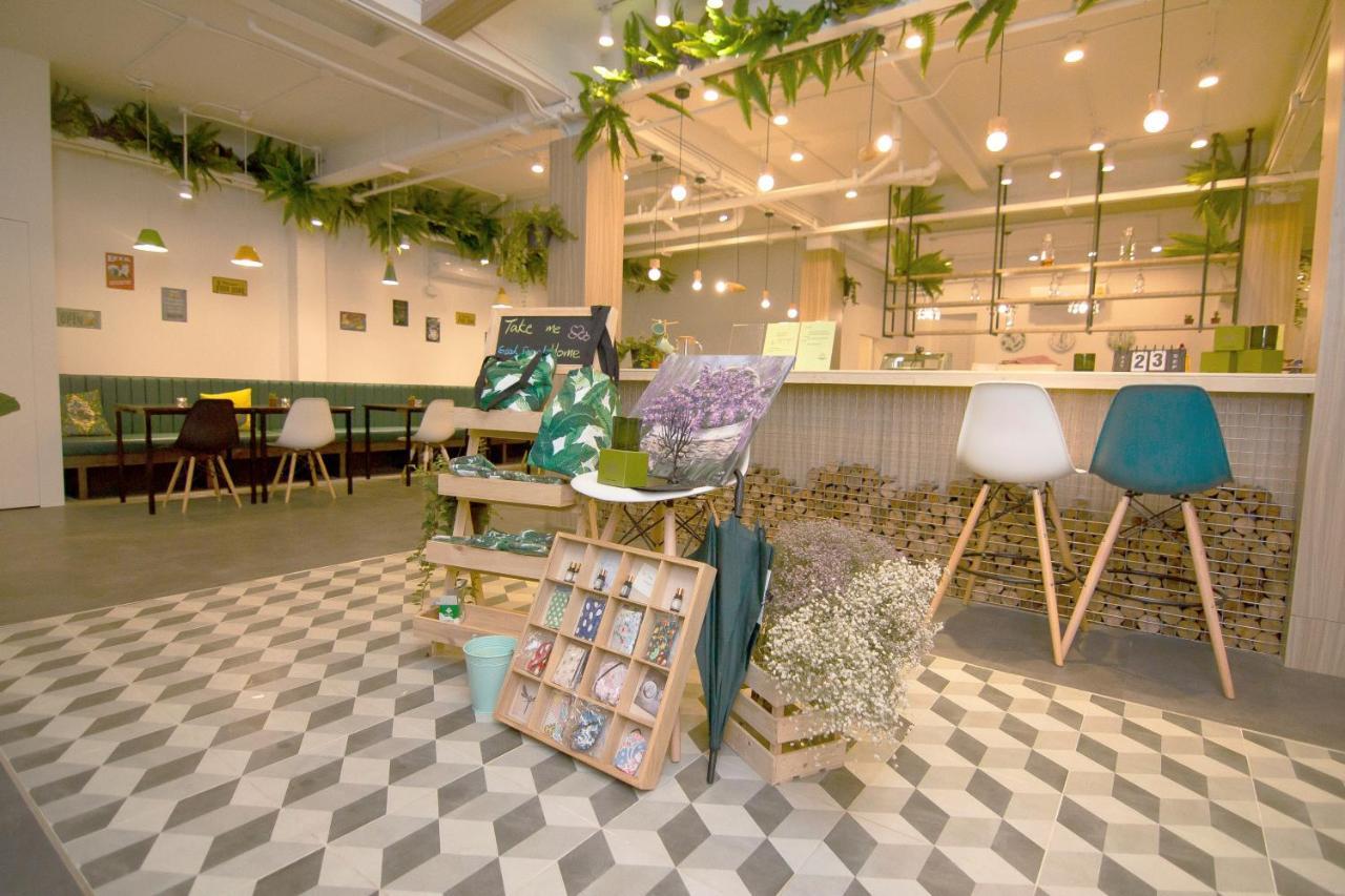 Folk Poshtel Asok Hostel Bangkok Exterior foto