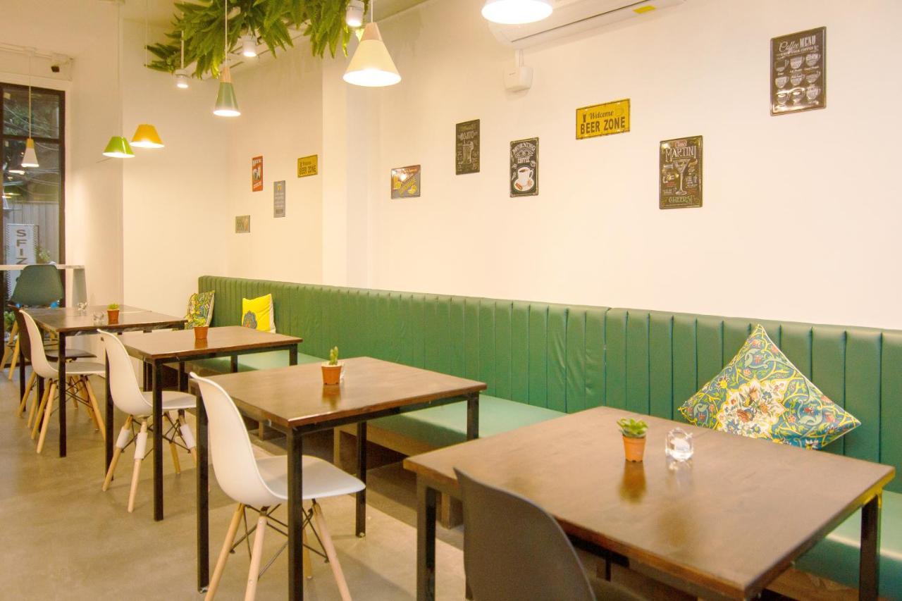 Folk Poshtel Asok Hostel Bangkok Exterior foto