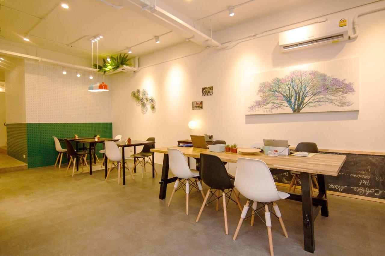 Folk Poshtel Asok Hostel Bangkok Exterior foto