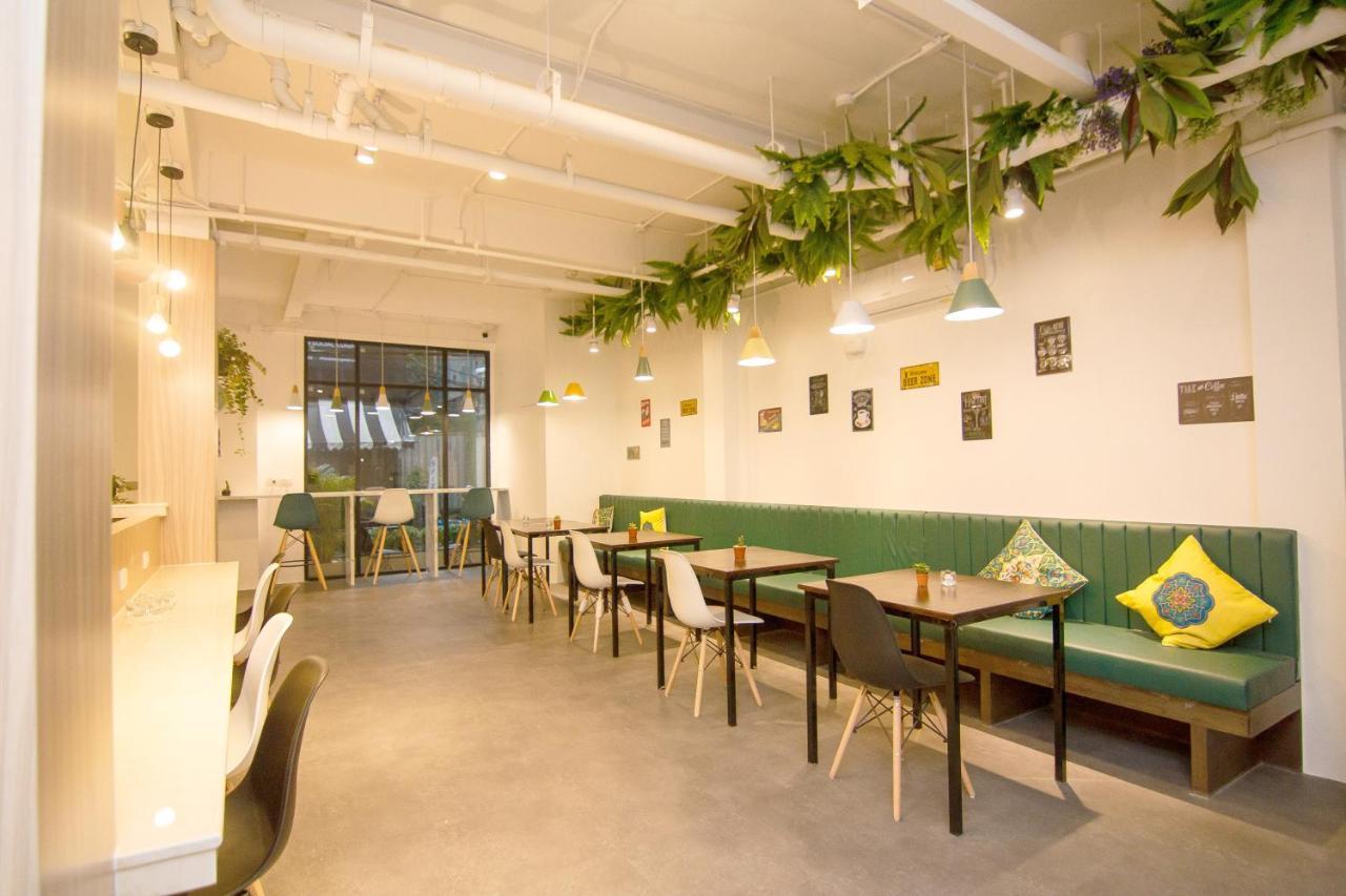 Folk Poshtel Asok Hostel Bangkok Exterior foto
