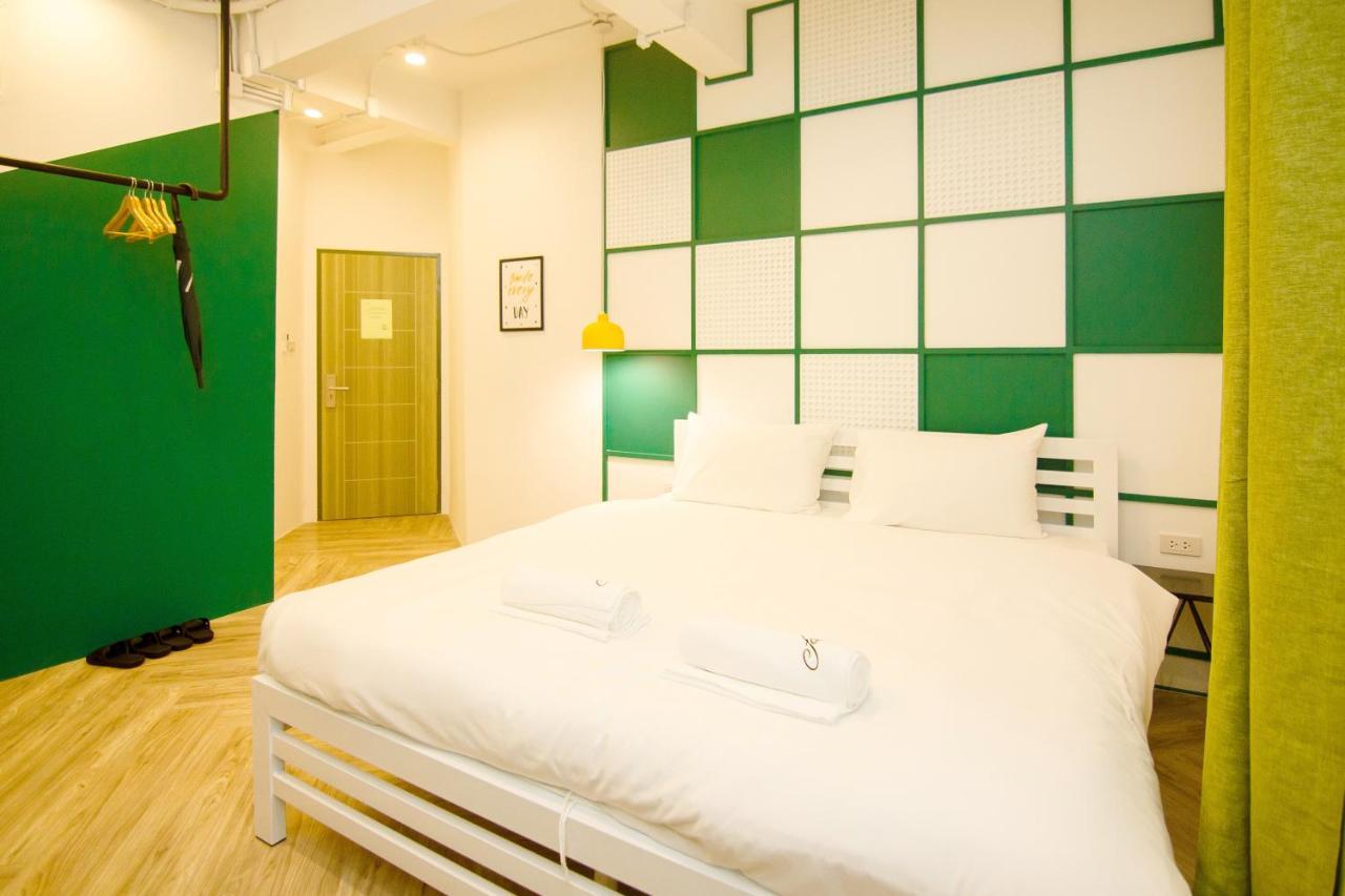Folk Poshtel Asok Hostel Bangkok Exterior foto